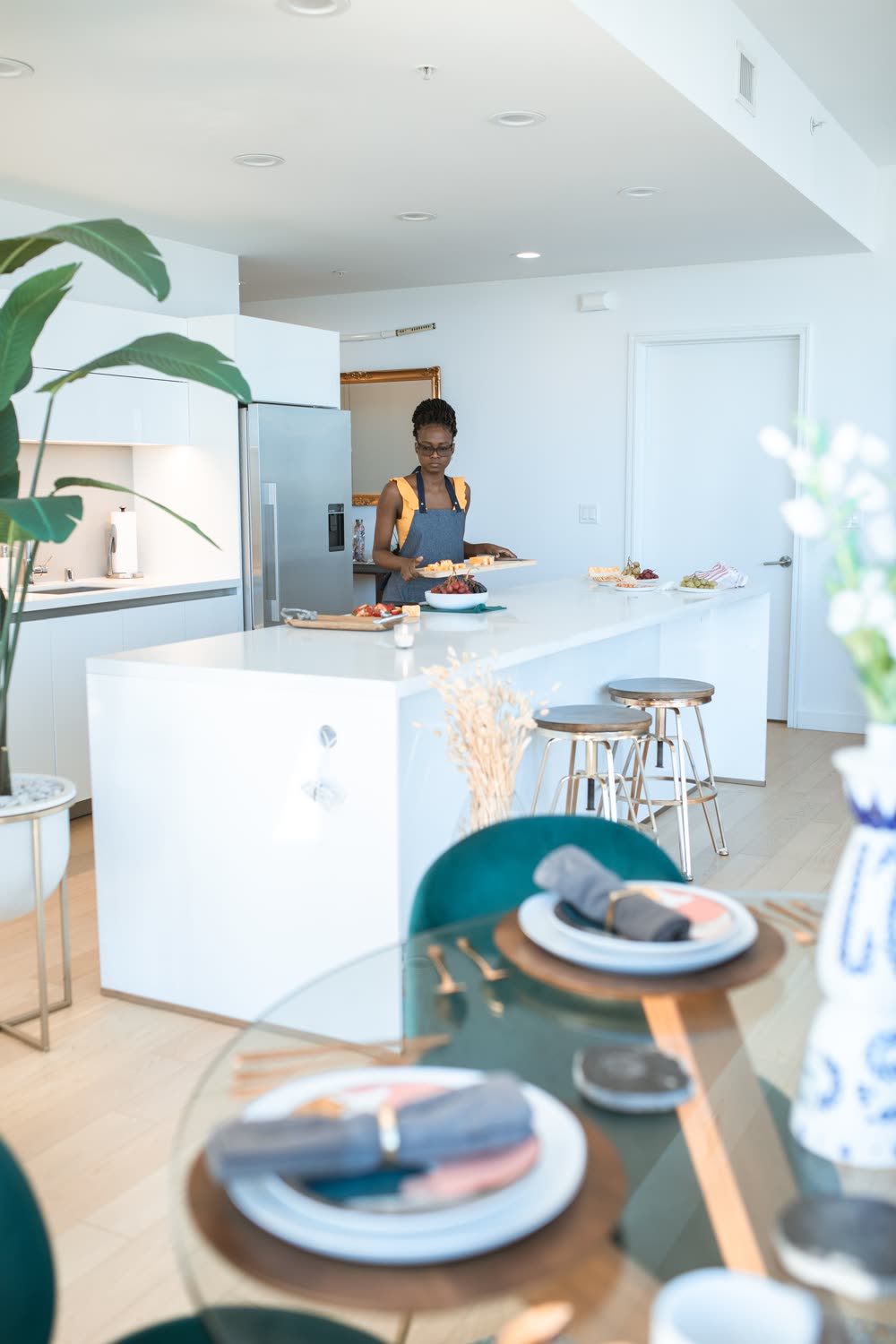 Residents entertaining in a Harborview Commons kitchen